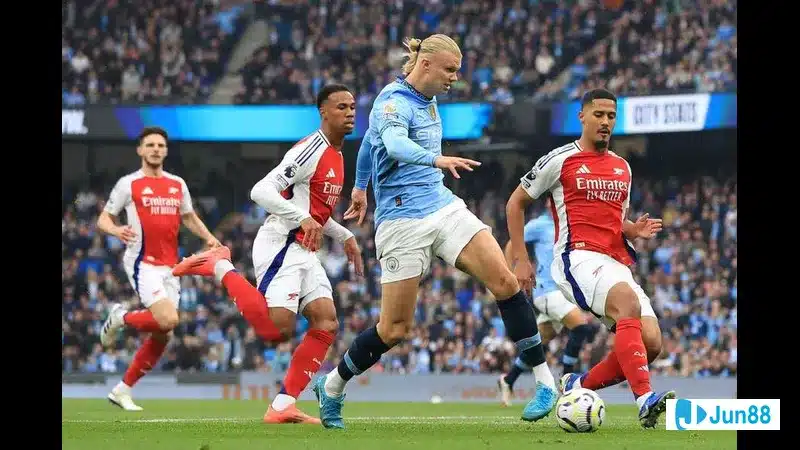 Cầu thủ Alashkert tạo khoảng trống trước hàng phòng ngự của Shirak Gyumri Cầu thủ Alashkert tạo khoảng trống trước hàng phòng ngự của Shirak Gyumri