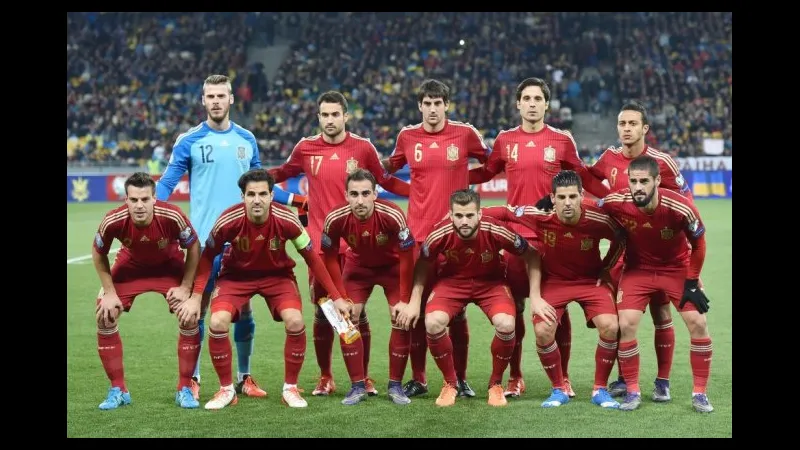 Cầu thủ Tây Ban Nha vượt qua cầu thủ Ai Cập để tiến vào vòng cấp cao